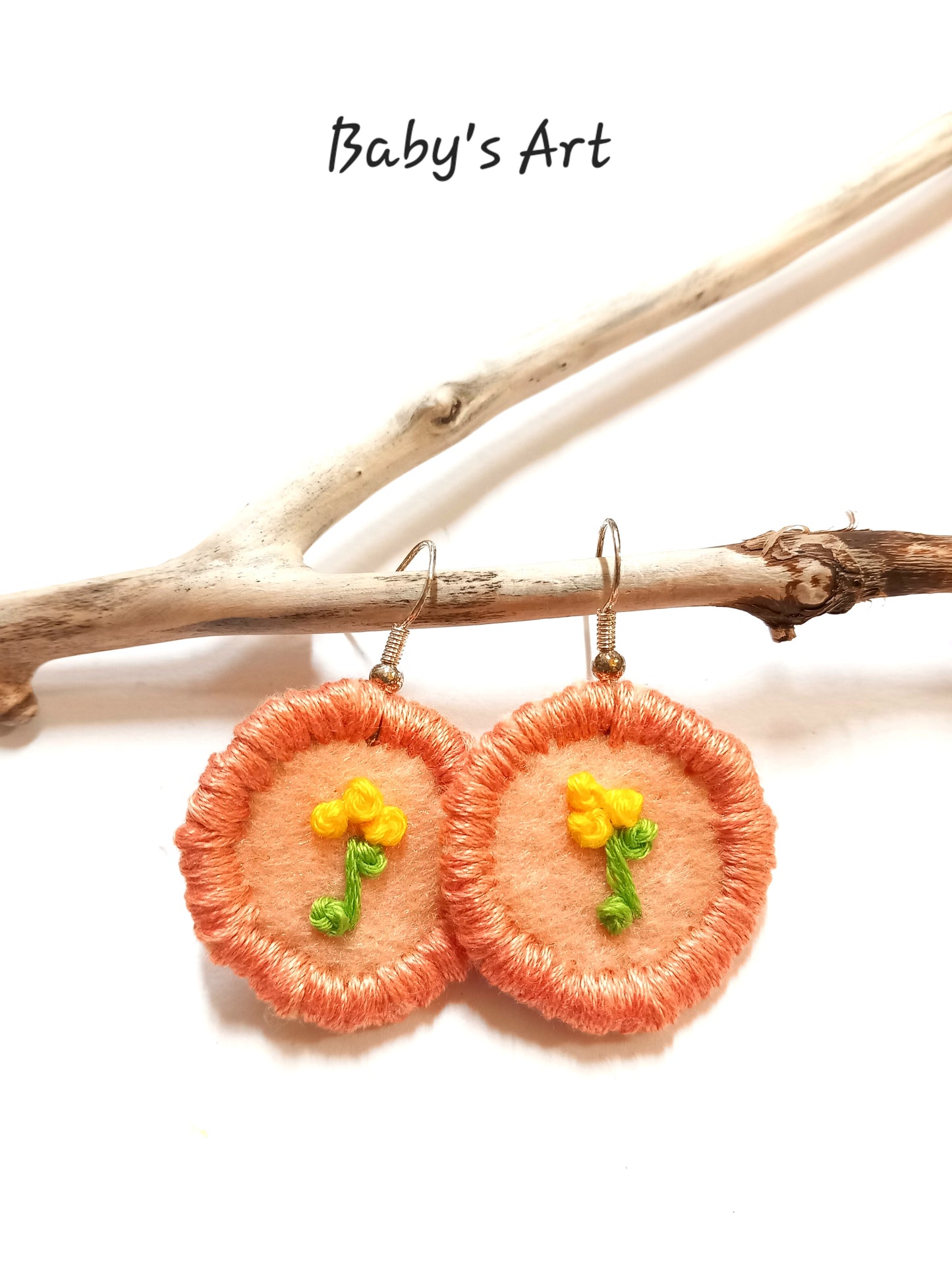 Orecchini ricamati rosa