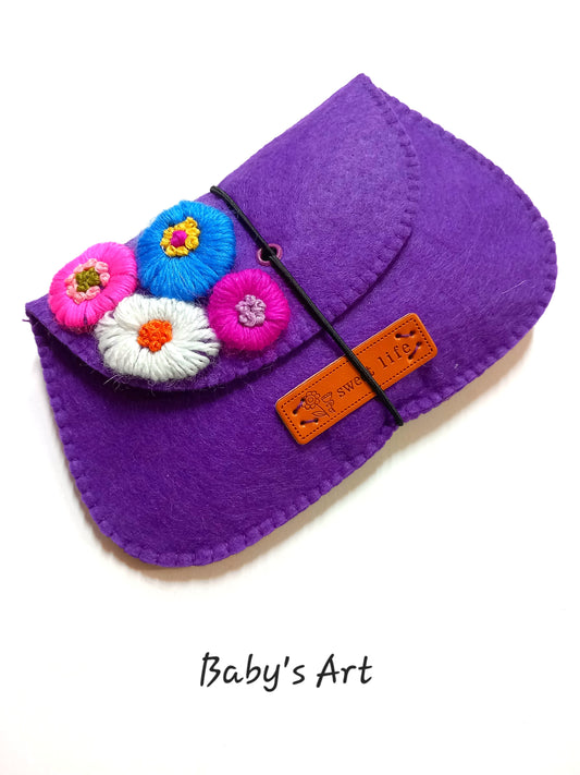 Pochette ricamata viola
