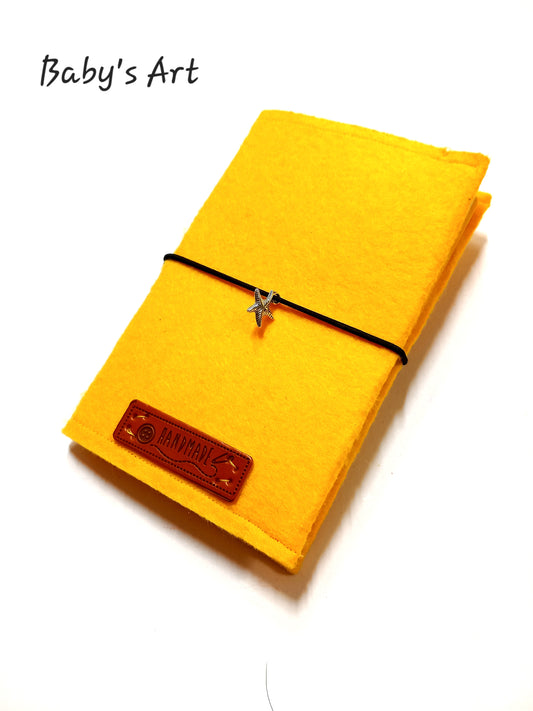 Taccuino di feltro giallo
