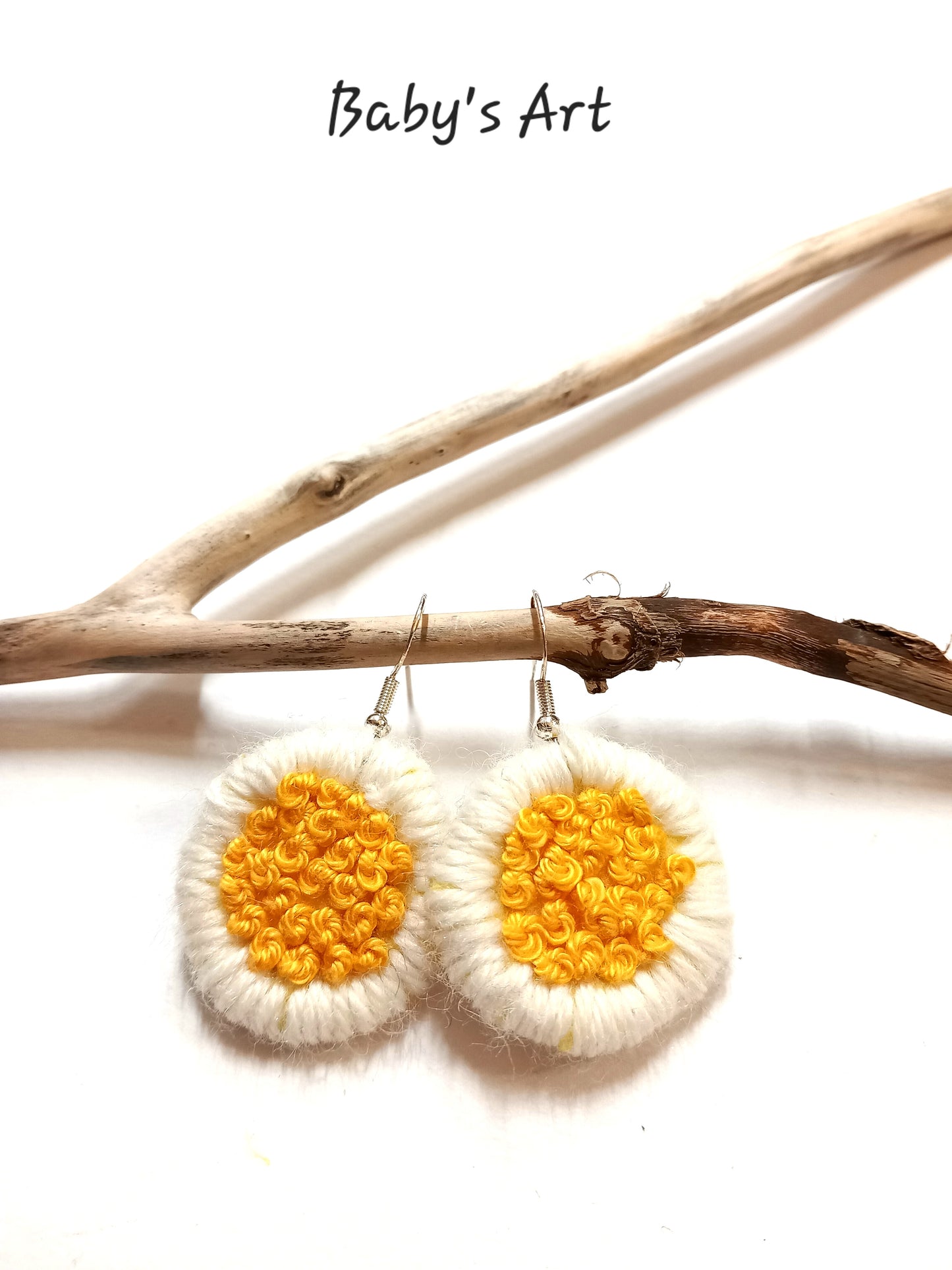 Orecchini ricamati margherita