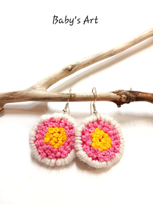 Orecchini ricamati fiore rosa e bianco