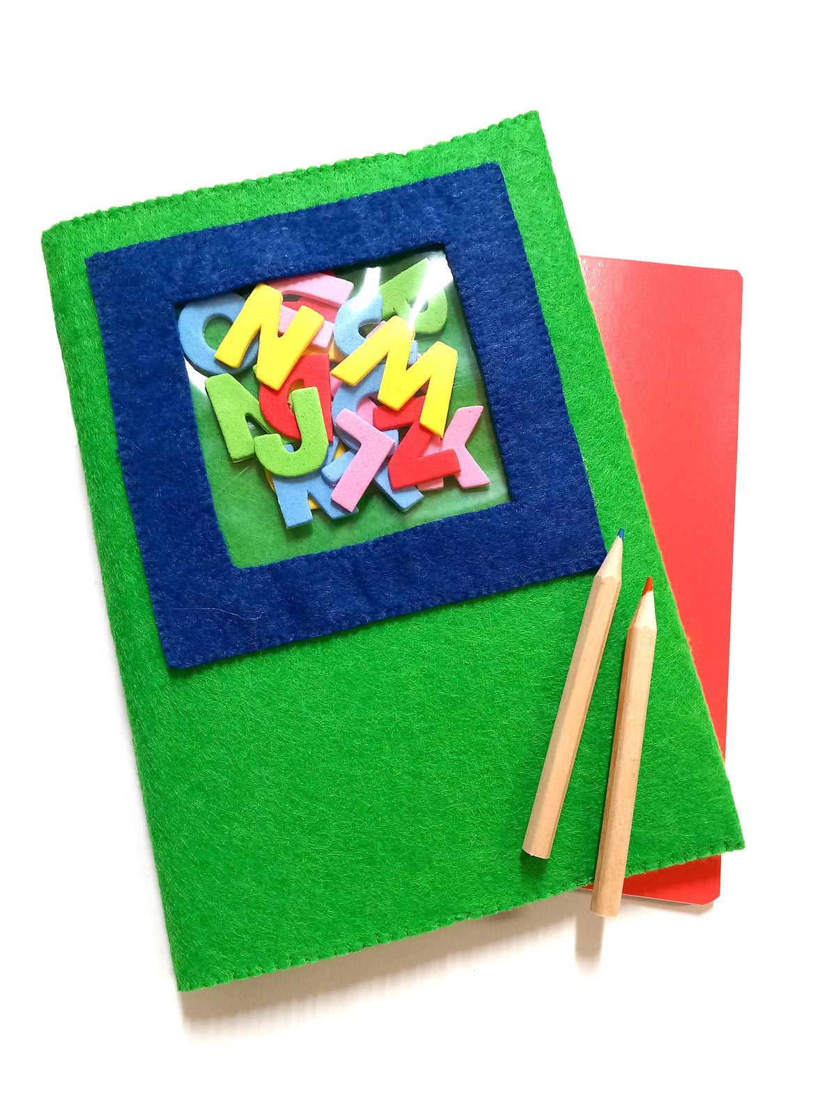 Copertina Sensoriale in feltro con elementi mobili + quaderno A5 verde e blu